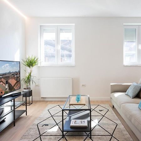 Design 2Bdr Apartment Near City Center Zagabria Esterno foto