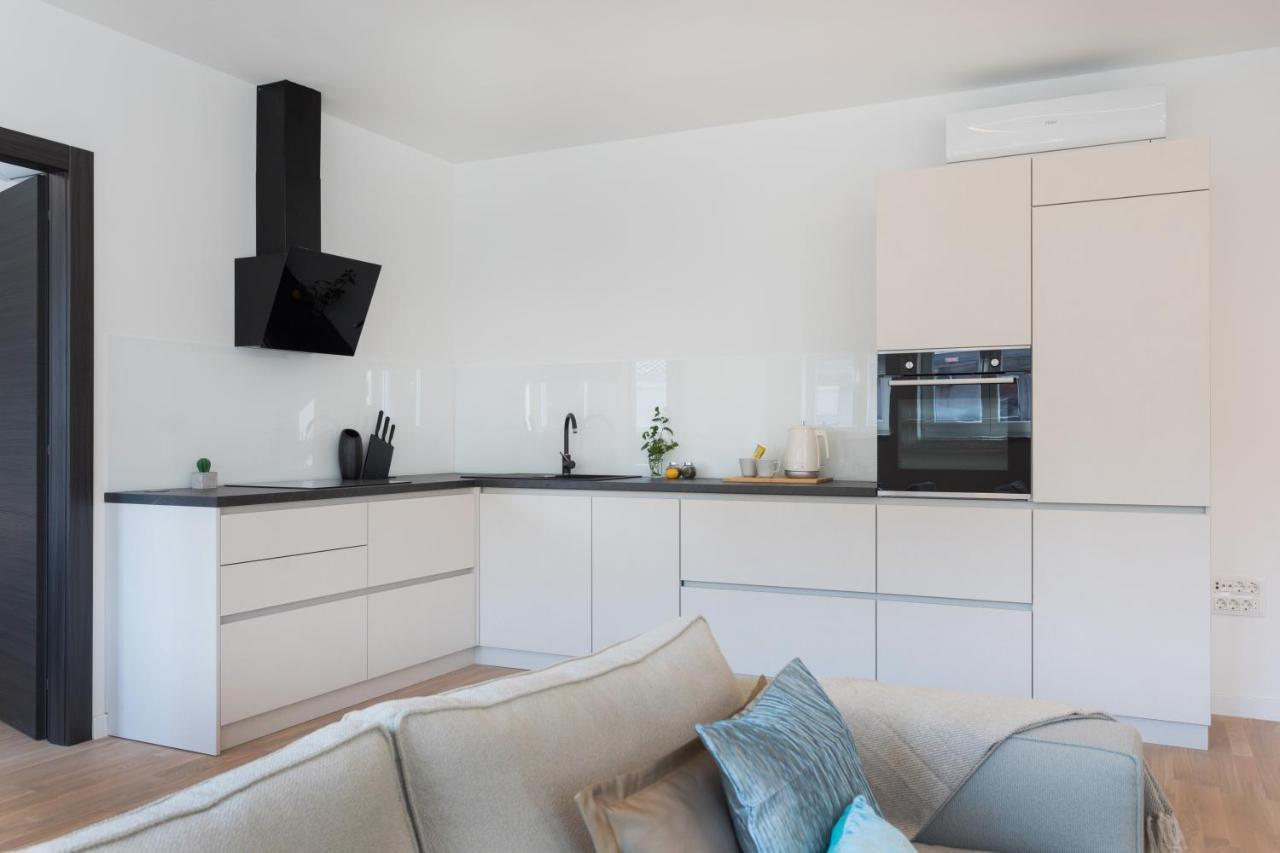 Design 2Bdr Apartment Near City Center Zagabria Esterno foto